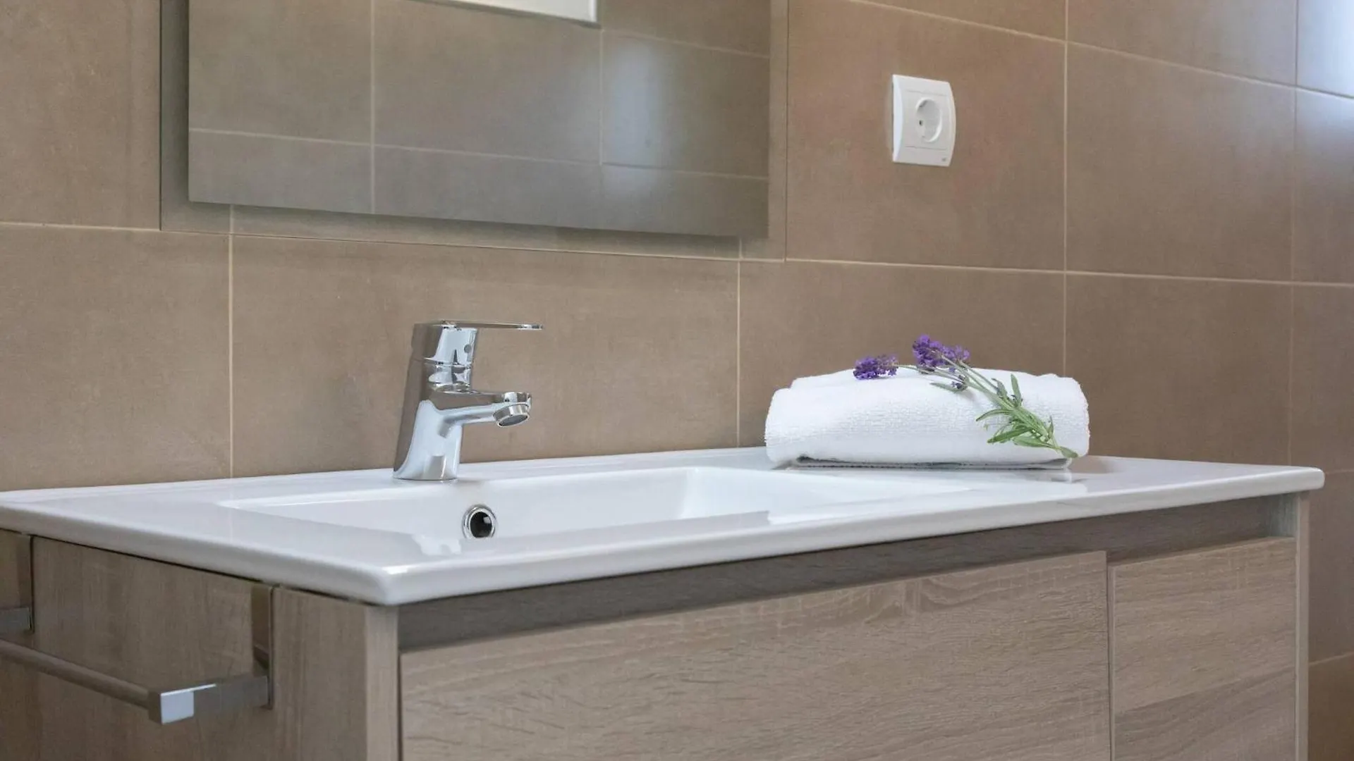 Santolina - Casa Rural En L'Ampolla Con Piscina Privada, Jardin Y Barbacoa - Deltavacaciones