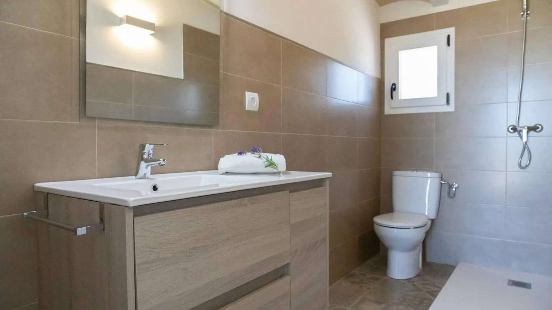 Santolina - Casa Rural En L'Ampolla Con Piscina Privada, Jardin Y Barbacoa - Deltavacaciones Spain