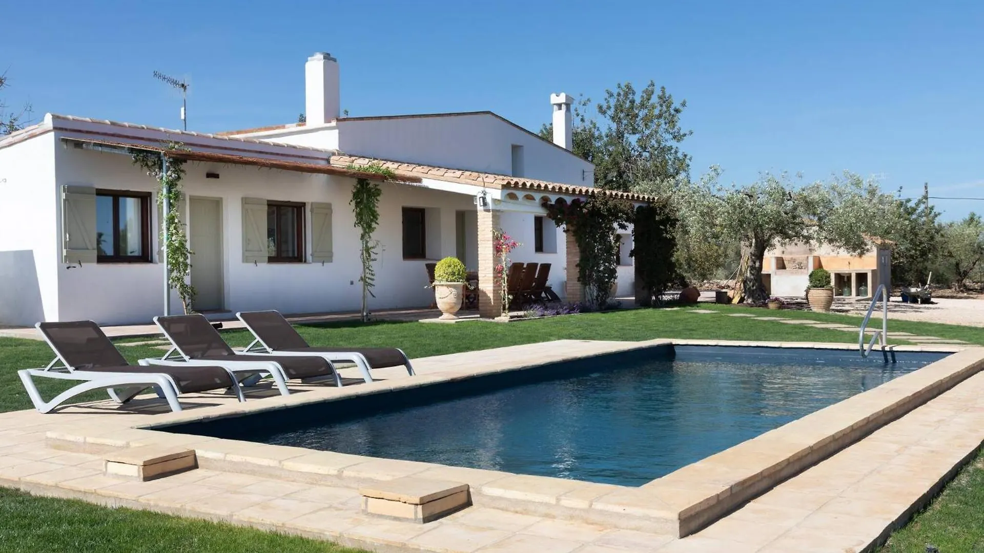 Santolina - Casa Rural En L'Ampolla Con Piscina Privada, Jardin Y Barbacoa - Deltavacaciones Chalet