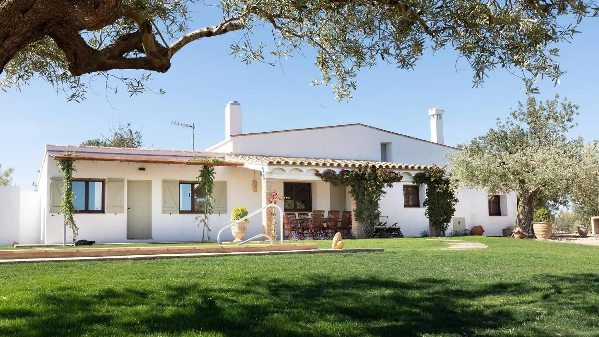 Chalet Santolina - Casa Rural En L'Ampolla Con Piscina Privada, Jardin Y Barbacoa - Deltavacaciones